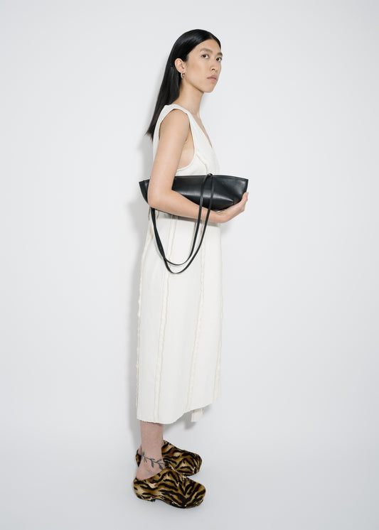 AB 124 Shoulder Bag Black