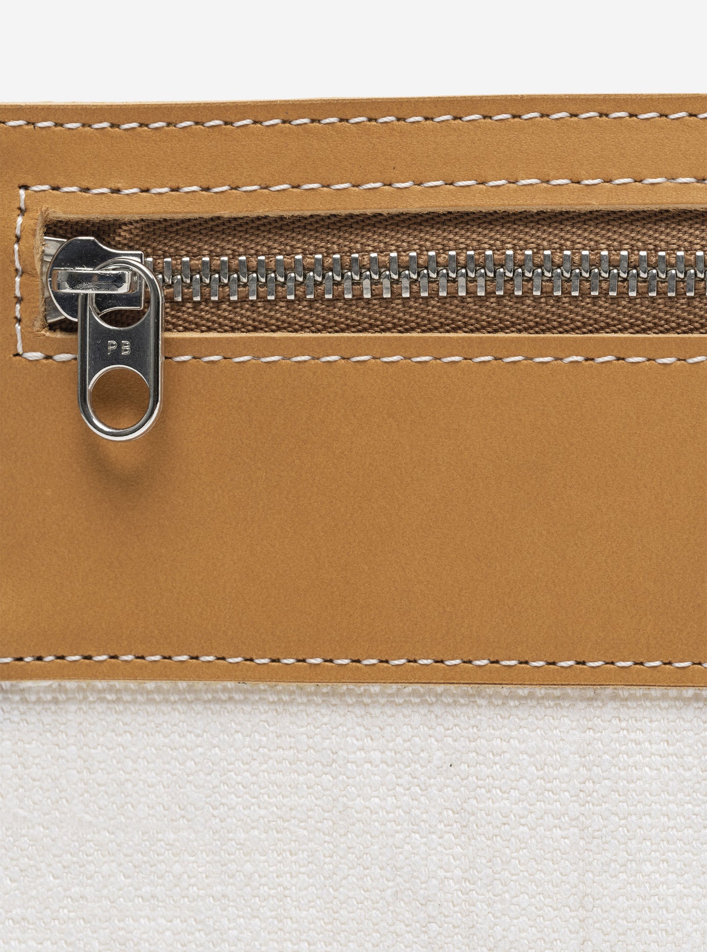 AB 126 Pouch Hellbraun